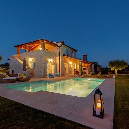 Villa Rajski Dvori Sveti Lovreč Pazenatički Bagian luar foto