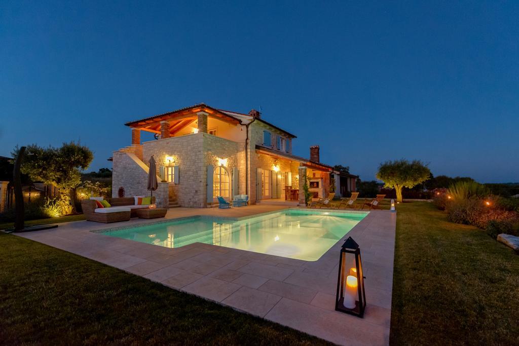 Villa Rajski Dvori Sveti Lovreč Pazenatički Bagian luar foto