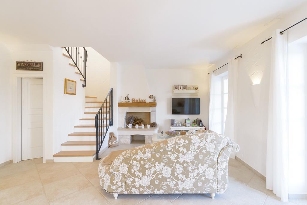 Villa Rajski Dvori Sveti Lovreč Pazenatički Bagian luar foto