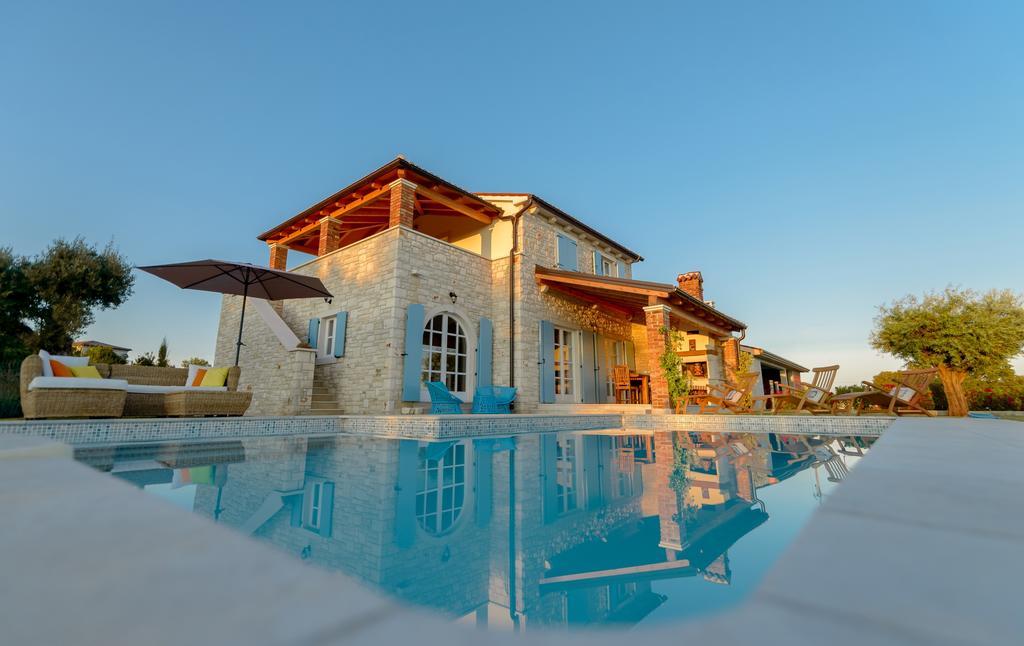 Villa Rajski Dvori Sveti Lovreč Pazenatički Bagian luar foto